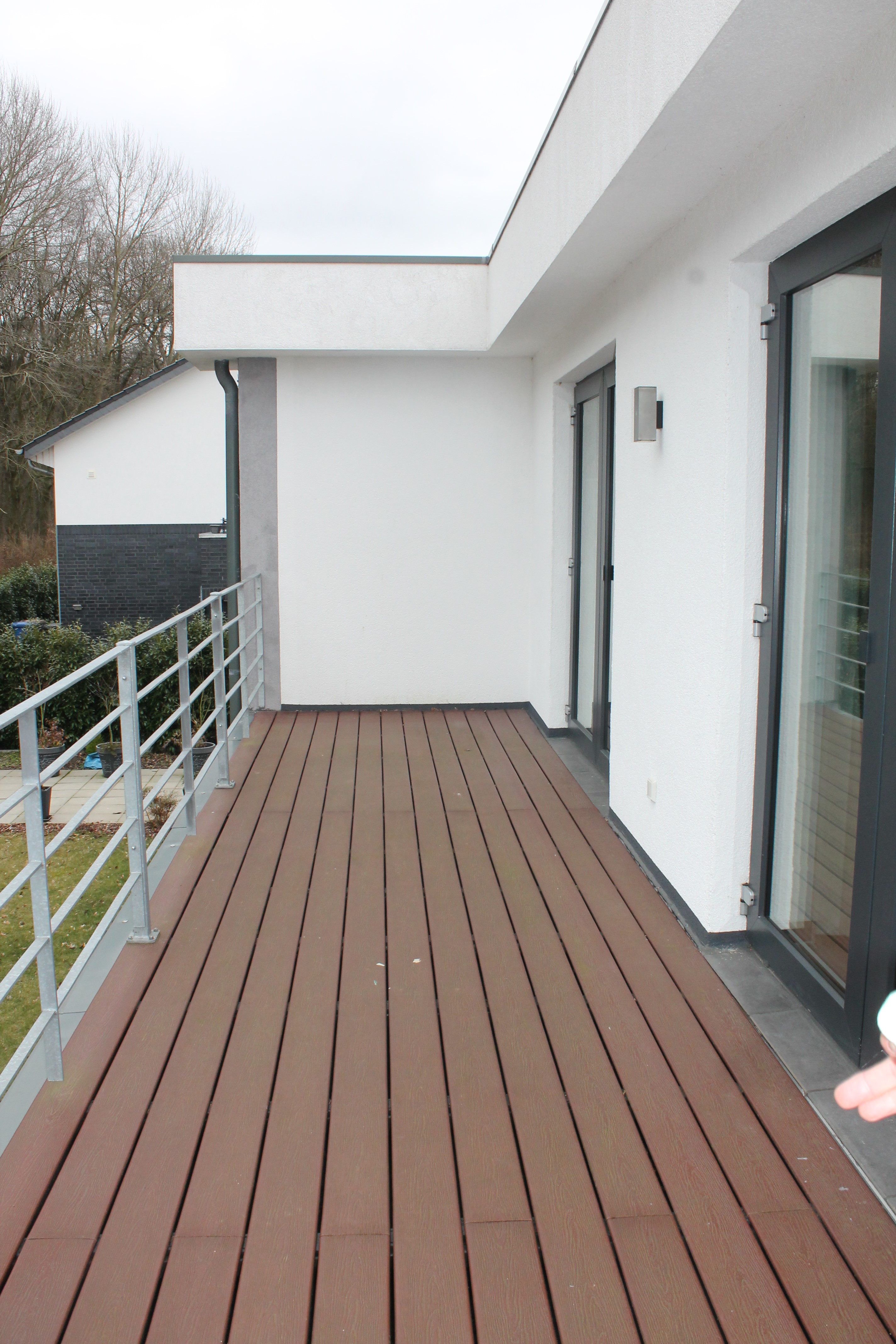 Exklusive Doppelhaushälfte mit Dachterrasse, Garten und Garage!